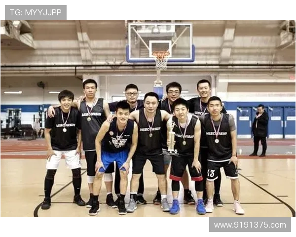 重庆篮球队在总决赛积分榜上以83分稳居第一名展现强劲实力